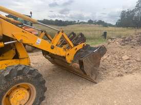 JCB 3CX With Quick release 4 in 1 bucket, flipover forks, extender hoe, quick hitch and 3 buckets - picture0' - Click to enlarge