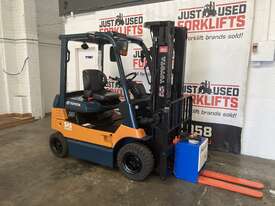 TOYOTA 7FB20 41621 4700MM 3 STAGE 4 WHEEL BATTERY ELECTRIC FORKLIFT. - picture1' - Click to enlarge