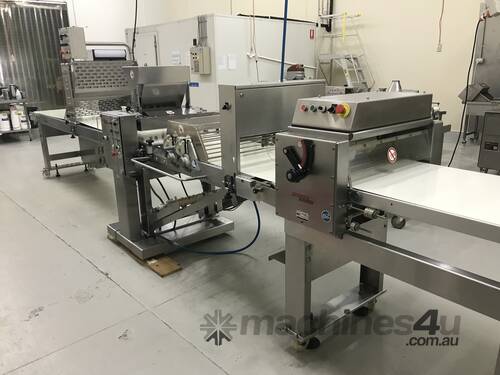 Jumbolino make up line with 6 piston pneumatic depositor, gauging roller and water dripper