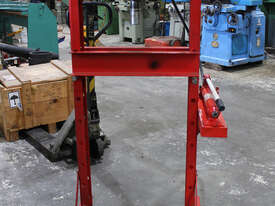 20 Tonne Garage Press - picture0' - Click to enlarge