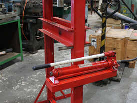 20 Tonne Garage Press - picture1' - Click to enlarge