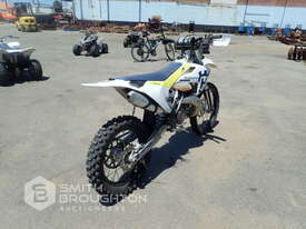 HUSQVARNA 300CC MOTOR BIKE - picture0' - Click to enlarge