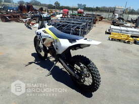 HUSQVARNA 300CC MOTOR BIKE - picture1' - Click to enlarge