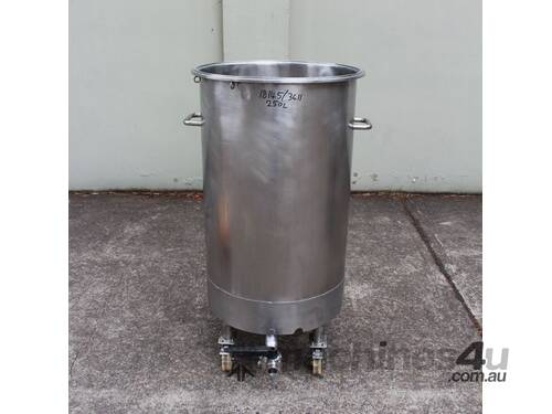 Stainless Steel Mobile Tank.