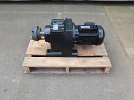 SEW Eurodrive Electric Gear Motor 2.2kW 83RPM - picture0' - Click to enlarge