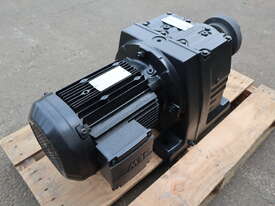 SEW Eurodrive Electric Gear Motor 2.2kW 83RPM - picture1' - Click to enlarge