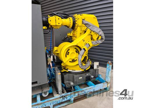 caption FANUC R-2000iA/165CF Robot - Low Hours, Excellent Condition
