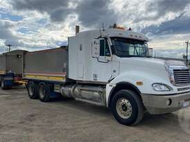 Freightliner Columbia - picture0' - Click to enlarge