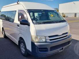 Toyota Hiace 200 - picture0' - Click to enlarge