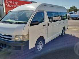 Toyota Hiace 200 - picture0' - Click to enlarge