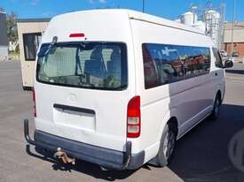 Toyota Hiace 200 - picture2' - Click to enlarge