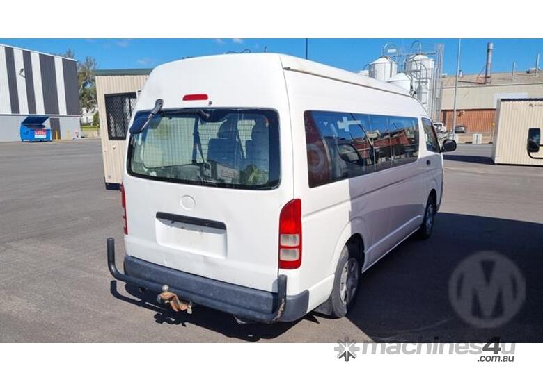 Buy Used Toyota HIACE 200 Commuter Bus in , - Listed on Machines4u