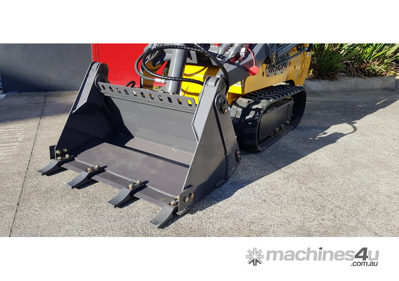  Commando AM230PT Tracked Mini Loader | 23HP Honda GX690 Engine | Includes 4-in-1 Bucket