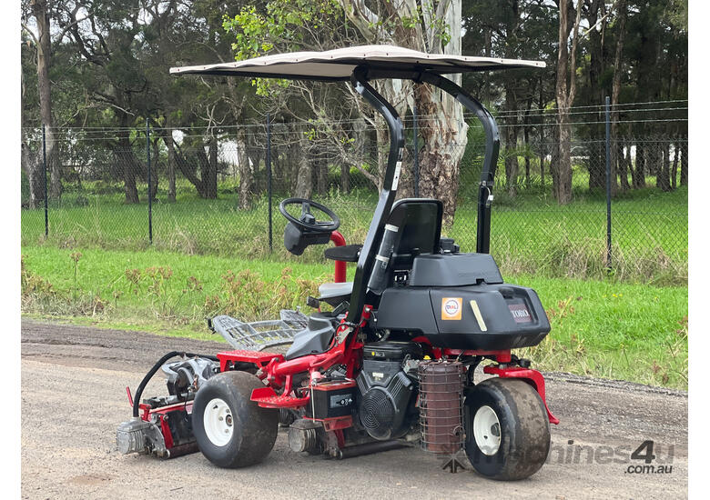 caption Toro 3320 Triflex Hybrid Golf Greens mower Lawn Equipment