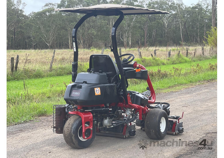 caption Toro 3320 Triflex Hybrid Golf Greens mower Lawn Equipment