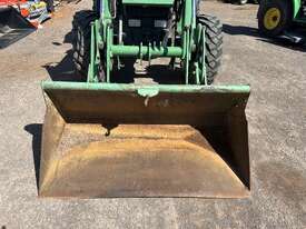 Fendt 275 S Tactor with Loader - picture2' - Click to enlarge