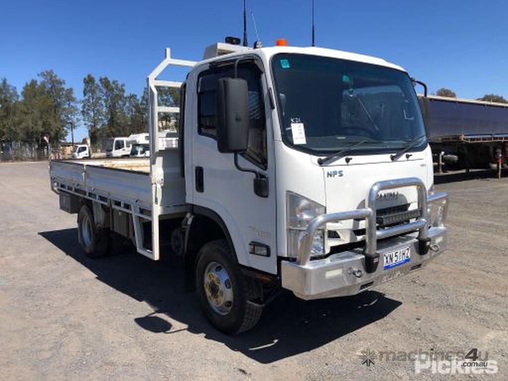 Buy Used 2017 Isuzu 2017 Isuzu NPS 75-155 Tray Top Service Trucks in ...