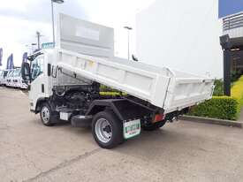 ISUZU NLR - picture2' - Click to enlarge