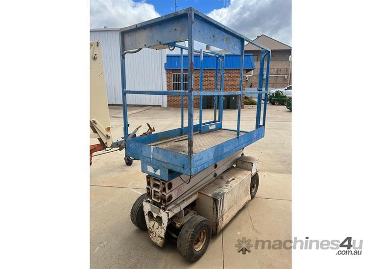 Used MARK INDUSTRIES R14 SCISSOR LIFT/EWP MARK INDUSTRIES R14 SCISSOR