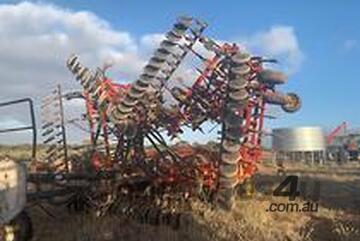 2004 Bourgault Seeder Bar 8810