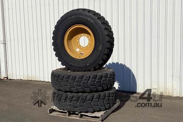 Michelin 14.00R24 tyres & Caterpillar rims