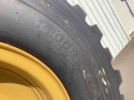 Michelin 14.00R24 tyres & Caterpillar rims - picture1' - Click to enlarge