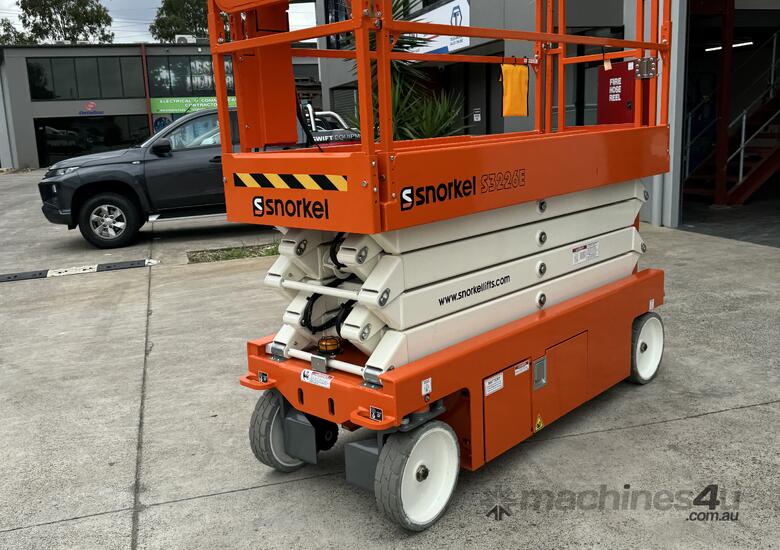 New 26 Narrow Electric Scissor lift Snorkel image 3