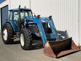 New Holland 8560 Loader/Tractor 4WD - picture0' - Click to enlarge