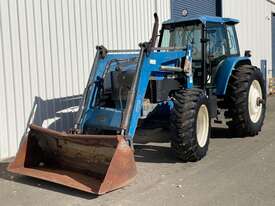 New Holland 8560 Loader/Tractor 4WD - picture1' - Click to enlarge
