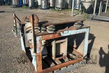 Invicta Vibrating Table