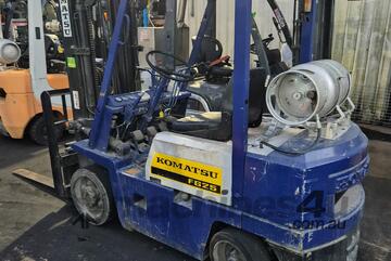 ACTIVE FORKLIFTS - 2.5 Ton Komatsu Forklift | 4.3M Height | LPG | Side shift included!