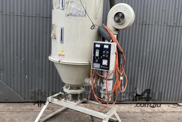 YANN BANG Resin Plastics Hopper Dryer Auto Loader HD-T-560 23kW 560kg Capacity