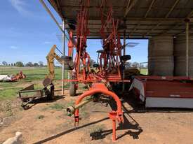 Kuhn Twin Rotor Rake - picture0' - Click to enlarge