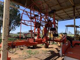 Kuhn Twin Rotor Rake - picture1' - Click to enlarge