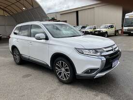 2016 Mitsubishi Outlander LS Petrol - picture0' - Click to enlarge