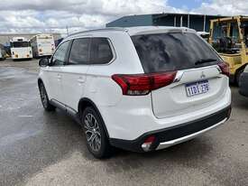 2016 Mitsubishi Outlander LS Petrol - picture1' - Click to enlarge