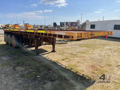 1980 Unbranded Tri Axle Flat Top Trailer