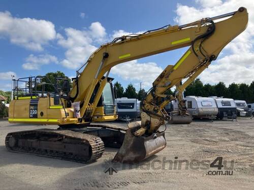 2017 Komatsu PC220LC-8MO Excavator (Steel Tracked)