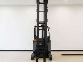 YALE MR16H Reach Stacker - picture1' - Click to enlarge