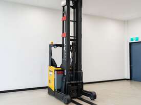 YALE MR16H Reach Stacker - picture2' - Click to enlarge