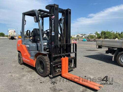 2022 Toyota 32-8FG25 Forklift