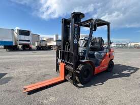 2022 Toyota 32-8FG25 Forklift - picture1' - Click to enlarge