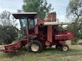 International 711 Harvester - picture2' - Click to enlarge