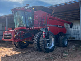 CASE IH 8120 Header(Combine) Harvester/Header - picture0' - Click to enlarge