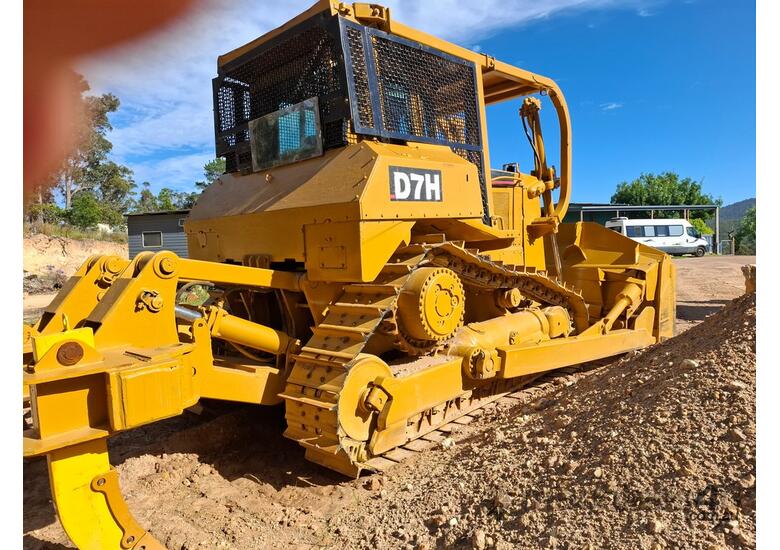 1987 CATERPILLAR D7H XR DOZER WITH GUARDING AND TREEPUSHER