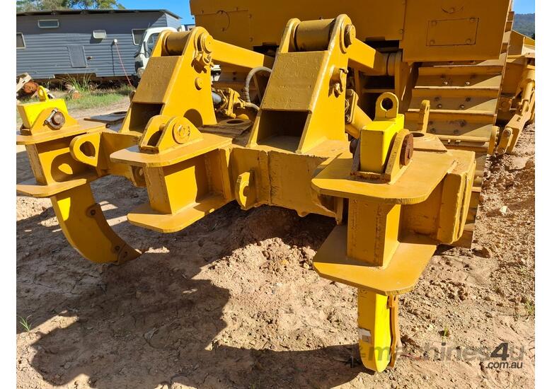 1987 CATERPILLAR D7H XR DOZER WITH GUARDING AND TREEPUSHER