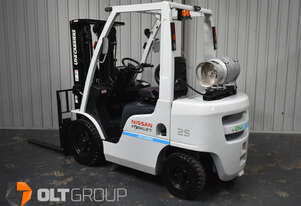 Used Unicarriers Nissan 2.5 Tonne LPG Forklift with Sideshift & Fork Positioner 2017 Series Low Hour