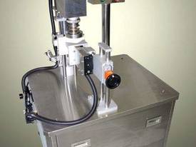 Automatic Servo Driven Cap Tightener - picture1' - Click to enlarge