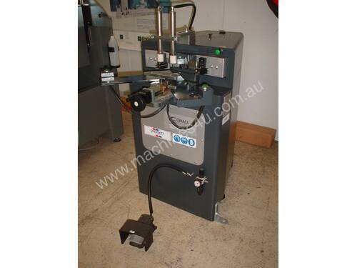 caption FOM CRAB Aluminium Corner Crimping Machine