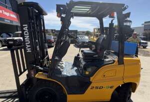 Hyundai 25 Tonne Diesel Forklift